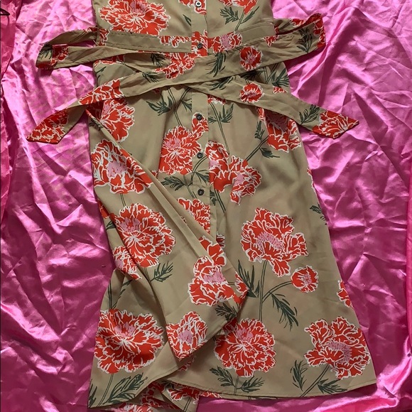 Women’s Cute Tan Flowery Dress - Picture 2 of 7